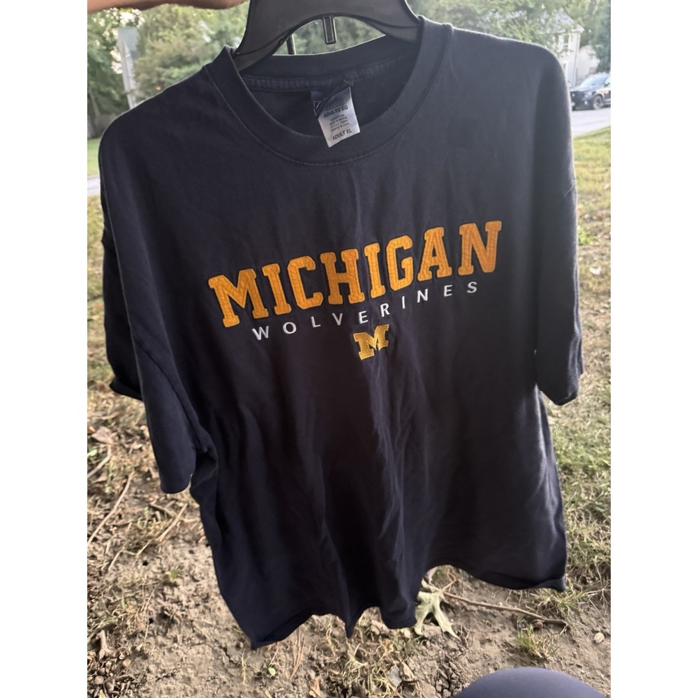 AS‎ Sports Navy Blue Size XL Embroidered MICHIGAN WOLVERINES Tshirt Vintage